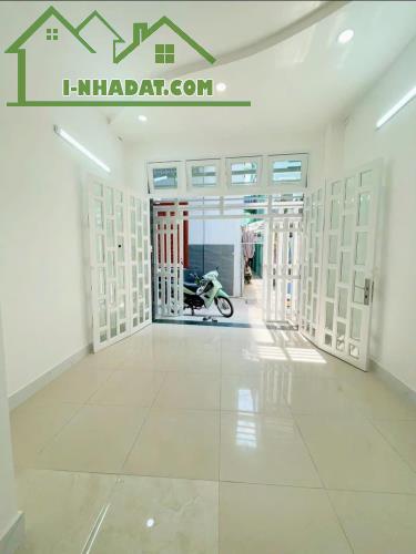 Bán gấp nhà 3 lầu ở Ngay chợ Bà Chiểu. Đường Diên Hồng, P1, Bình Thạnh. 2tỷ980. Thuê 17tr - 1
