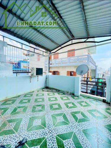 Bán gấp nhà 3 lầu ở Ngay chợ Bà Chiểu. Đường Diên Hồng, P1, Bình Thạnh. 2tỷ980. Thuê 17tr - 4