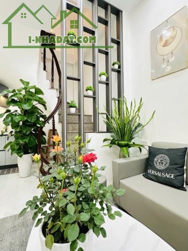 🏡 NHÀ ĐẸP VĂN HƯƠNG TÔN ĐỨC THẮNG,NGÕ NÔNG,THOÁNG SÁNG,Full Nội Thất,DT 25m2,5 Tầng,Giá 4