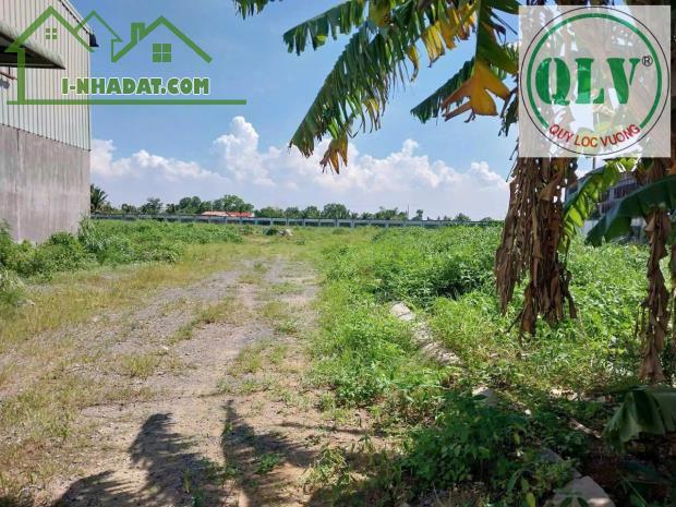 Cần bán đất 20.000 m2 sẵn kho xưởng tại Bến Lức, Long An