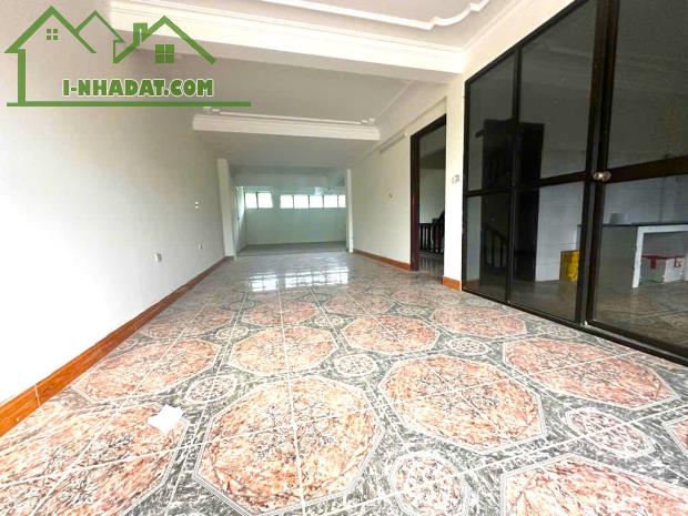 Bán nhà Mặt Phố Ngô Gia Tự 200m2, Mặt tiền 8m, Vỉa hè 5m cực đẹp - 1