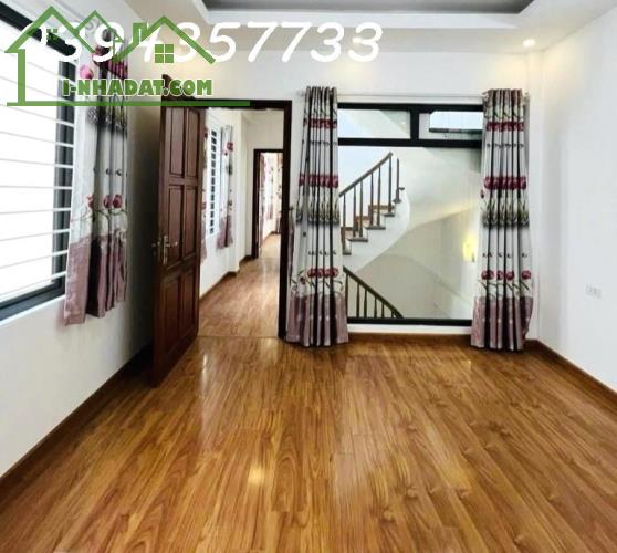 BÁN NHÀ TRẦN THÁI TÔNG 46m² x MT 4.3m x 4 TẦNG, SỔ ĐỎ ĐẸP, NGÕ RỘNG PHÂN LÔ, CHỈ 8.X TỶ - 2