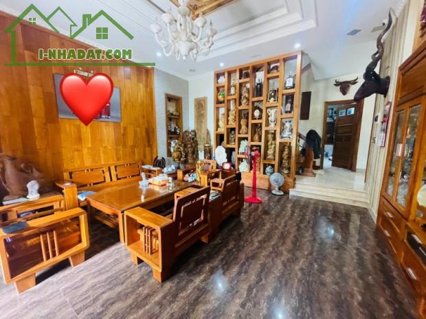 BIỆT THỰ VIP - SÂN VƯỜN 360M2 - LÔ GÓC 2 MẶT TIỀN - ĐỐI DIỆN RESORT 5 SAO GIÁ HƠN 22 TỶ - 2