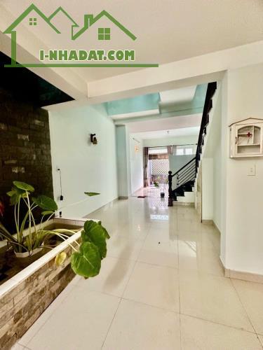 NHÀ 4 TẦNG, 64M2, MT HẺM Ô TÔ 6M, ĐÌNH PHONG PHÚ, NHỈNH 5 TỶ - 1