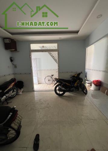 Bán nhà Huỳnh Tấn Phát Quận 7, 138m2 chỉ 5.5 tỷ ngang 9.6M. - 1