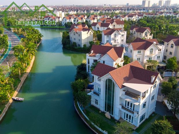 Công ty phá sản, Nay tôi bán BT Hoa Phượng Vinhomes Riverside, Giá 240 triệu/m2