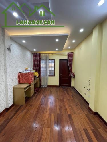 Bán Nhà Mặt Phố Trịnh Hoài Đức Đống Đa 45m5T VIEW SVĐ 22,8 Tỷ Trịnh Hoài Đức Lh Quyết. - 1