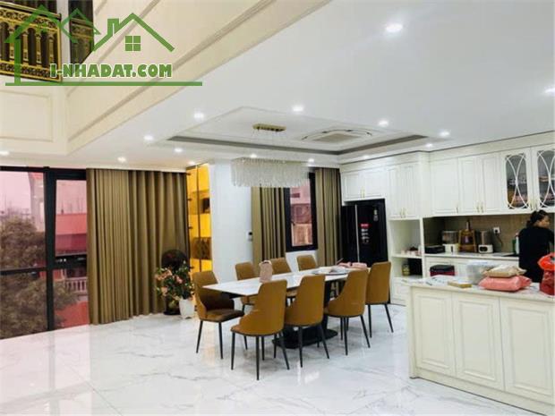SIÊU PHẨM TRANH VẼ Phúc Lợi 120m,6 tầng,mt 10m,giá 19 tỷ,thang máy,gara to rộng - 1