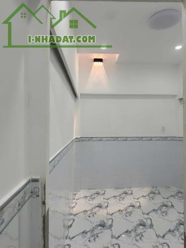 Nhà bán Bình Đông . Phường 13, Quận 8.  DT 3x16x2 tầng .DT đất 50.6m2. DTSD 102m2 . - 2