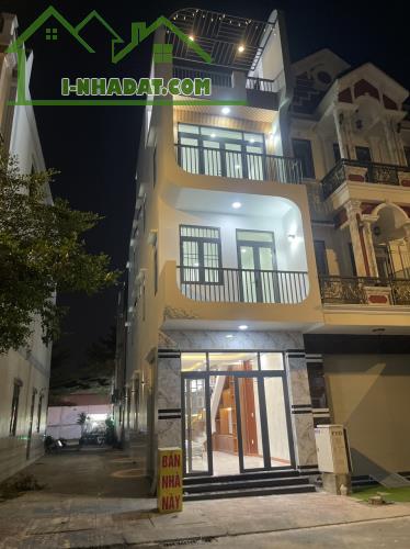 Bán gấp nhà 3 lầu ở Sư Vạn Hạnh, Phường 12, Quận 10. Ngay Vạn Hạnh Mall. Thuê 20tr. 3tỷ070 - 4