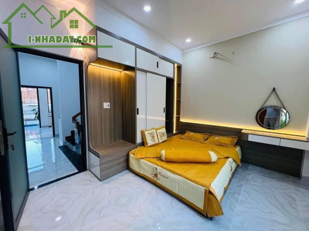 Bán gấp nhà 3 lầu ở Sư Vạn Hạnh, Phường 12, Quận 10. Ngay Vạn Hạnh Mall. Thuê 20tr. 3tỷ070