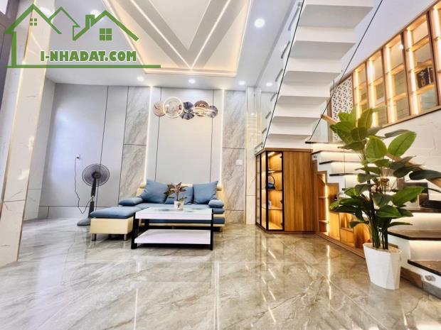 Bán gấp nhà 2 lầu ở Đường 182, Phường Tăng Nhơn Phú A, Quận 9. Giá 2tỷ250TL, Tặng nội thất - 2