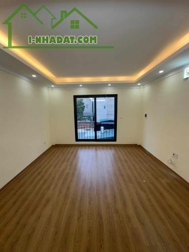 Bán Nhà Ngõ 48 Đàm Quang Trung, Cổ Linh, Long Biên, 30m2, MT4m, Phân Lô, Ô Tô, Nhỉnh 5 Tỷ - 2