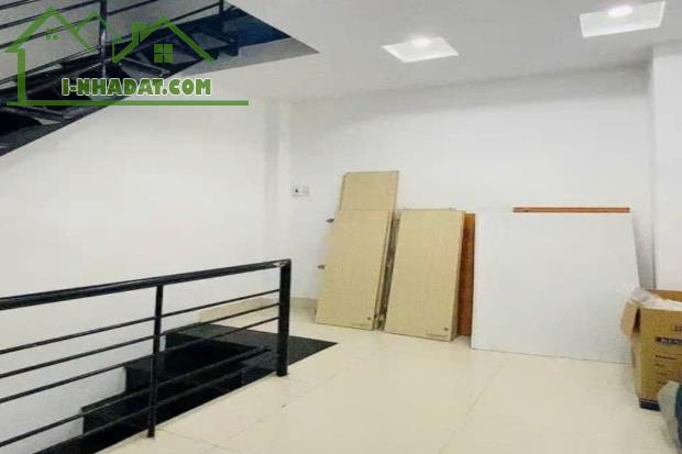 Bán nhà Âu Cơ, Tân Bình, 21 m², gần Công Viên Tân Phước, 4 tầng BTCT - Giá 3.5 tỷ TL