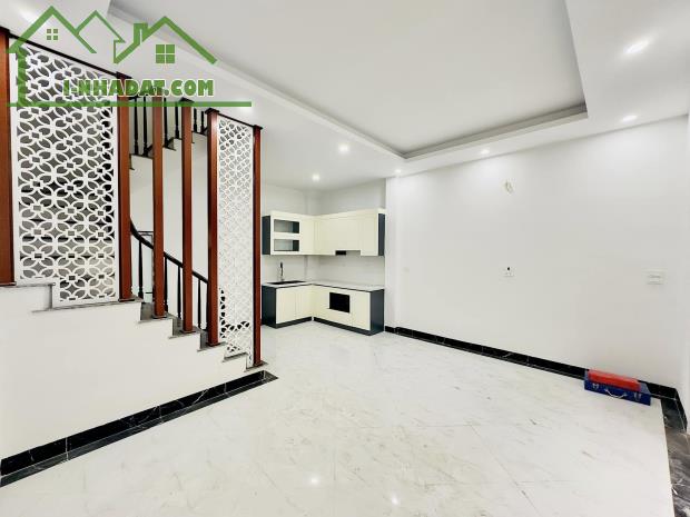 Ngõ 663 Trương Định nhà mới king koong, 46m, 6 tầng, 4 ngủ ở ngay, gần phố, hơn 7 tỷ