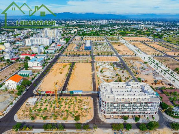 Nhà phố 4 tầng mặt biển Bình Sơn, trung tâm TP Phan Rang, sổ sẵn, bàn giao ngay.