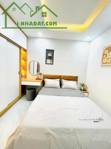 Cần tiền bán nhà Nguyễn Thị Thập P Tân Quy Quận 7 DT 80m2 Giá 2,430 Lh@932861530 Vân