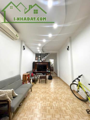 Nhà 3 tầng 3.3x17m 15/5 Nguyên Hồng 6.3 tỷ