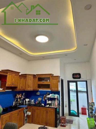 Nhà 2 lầu 1 trệt 3.5 tỷ/88 m2 , sân ô tô, đường nhựa 6m - 5