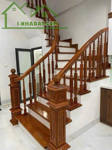 SIÊU ĐỈNH - NHÀ NGỌC THUỴ - LONG BIÊN - 45M x 4 TẦNG - GIÁ NHỈNH 8 TỶ
NHÀ ĐẸP LONG LANH - 2