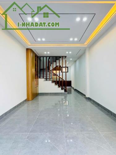 BÁN GẤP NHÀ PHỐ NGUYỄN VĂN CỪ 45M x 5T, Ô TÔ, GẦN PHỐ, FULL NỘI THẤT. HƠN 6 TỶ