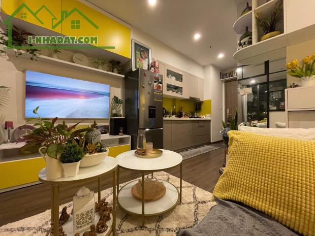 Cho thuê căn hộ Studio cao cấp ở Vinhomes Riverside 40m2 full đồ 10tr.