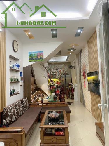 Bán nhà Đê La Thành, 36m2 6T 6,95 Tỷ, Nội Thất Xịn, Ngõ Rộng 30m ra oto, Khu Dân TRÍ Cao
