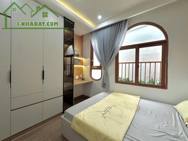 THÁCH THỨC ĐẦU TƯ, NHÀ 3 TẦNG , 100M2, QUẬN 7, RẺ 7.8 CỦ