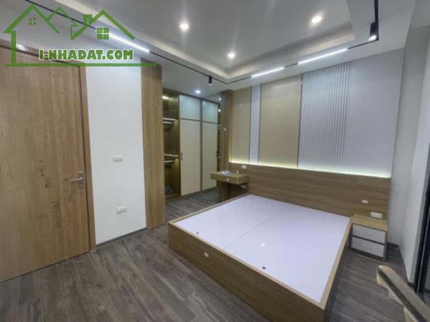 Siêu Hiếm-Có Một Không Hai-Lô Góc Tam Trinh 35m²x5Tầng-Có Thang Máy-Ô Tô Tránh -5.95 T.ỷ - 2