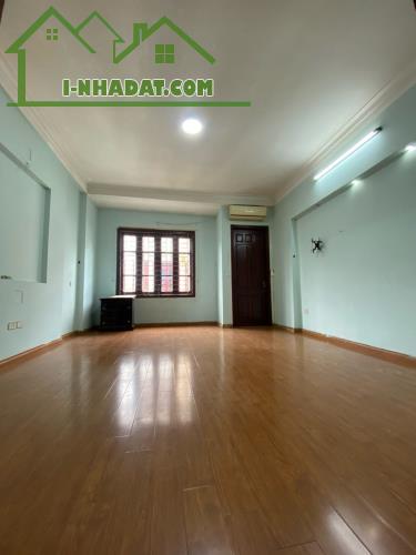 BÁN NHÀ KHU LÃNG YÊN, Ở LUÔN,NGÕ THÔNG, DÂN XÂY, 15M RA PHỐ, 60M2 GIÁ CHỈ 9 TỶ