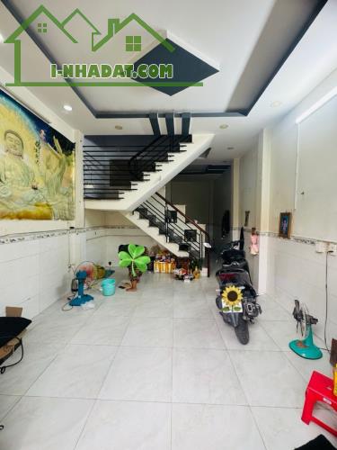 Bán Nhà Tân Phú 3 Tầng Ngay Giao Âu Cơ 56M2 Chỉ 5 Tỷ 2