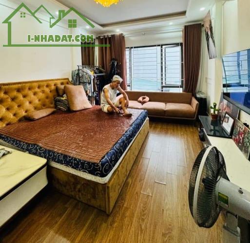 BÁN NHÀ MẶT PHỐ 7 TẦNG THANG MÁY - VỊ TRÍ ĐẸP NHẤT PHỐ KHU VỰC HOÀNG CẦU DT 50m2 - 3