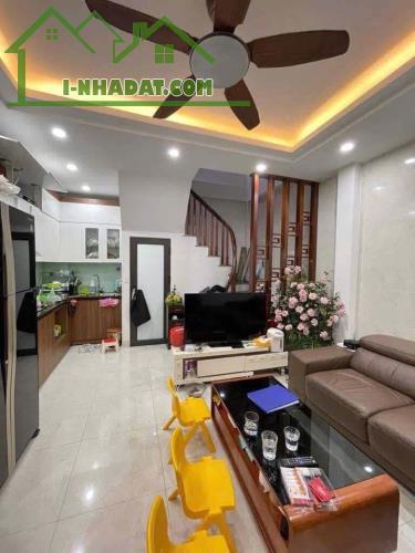 Nhà Đê Trần Khát Chân 52m2x5 tầng, MT4.3m, Mặt ngõ thông, 3 thoáng