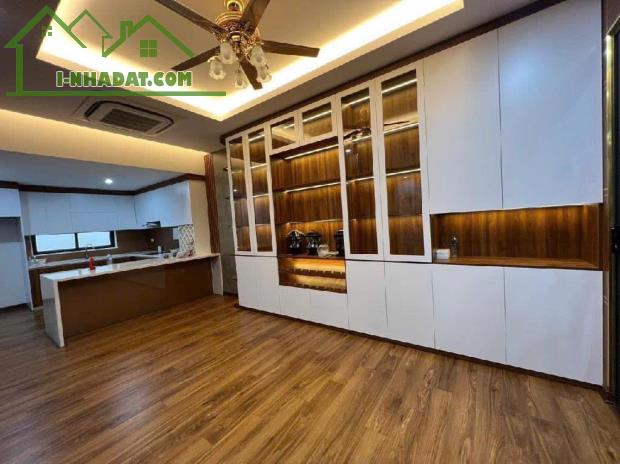 Bán Biệt thự Văn Phú Hà Đông ô tô tránh vỉa hè đá bóng view công viên khu VIP 268m 56 tỷ