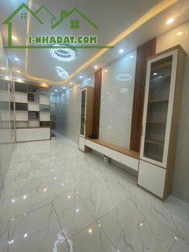 LƯƠNG ĐỊNH CỦA - ÔTÔ QUA NHÀ - 1 NHÀ RA PHỐ - KINH DOANH Ở SƯỚNG 43m2, 5tầng, giá 10.9tỷ