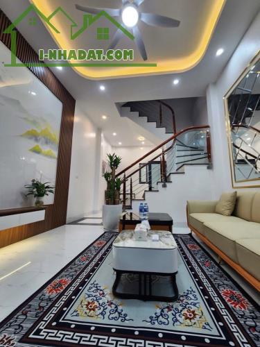 BÁN NHÀ TẠ QUANG BỬU -HBT -NGÕ RỘNG 10M RA PHỐ -23M * 5 TẦNG GIÁ 6 TỶ.