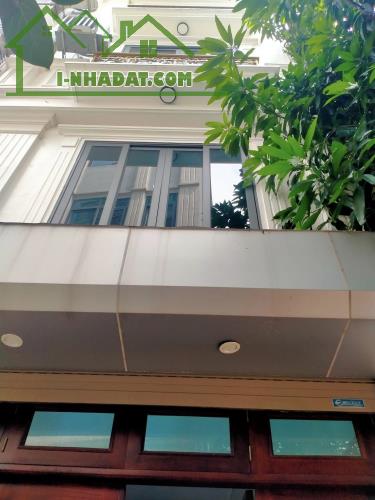 CHÍNH CHỦ NHỜ BÁN THẠCH BÀN LONG BIÊN,GẦN HỒ,OTO 4 CHỖ ĐỖ CỬA,42M X 5 TẦNG THANG MÁY.