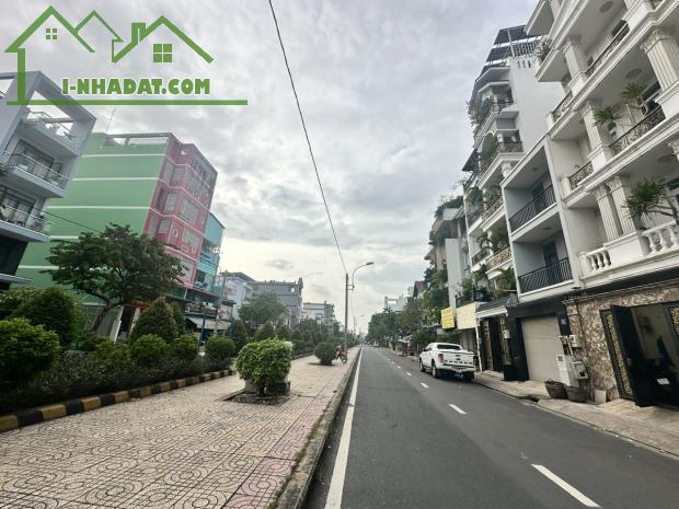 Bán nhà MT Hiền Vương , Tân Phú - DT : 4.6x20m - Đúc 3 Tấm - Giá : 12.9 tỷ TL - 2
