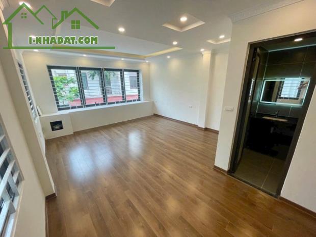 CẦN BÁN NHÀ #PHÚCLỢI, LONG BIÊN DT: 50m².  6 tầng.   MT: 5m.   G.i.á: 7.95tỷ. - 2