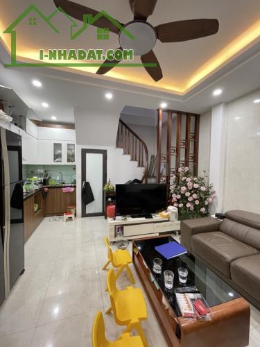 Bán Nhà Đẹp Ngọc Thuỵ - Full Nội Thất – Ô Tô – Nở Hậu – Ô Chờ Thang Máy – 5 Tầng – Giá - 2