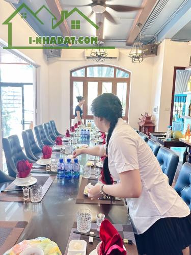 ? BÁN GẤP BIỆT THỰ TRẦN KIM XUYẾN, CẦU GIẤY HIẾM ĐẮC ĐỊA LÔ GÓC VIEW VƯỜN HOA 200m2 MT 26m - 1