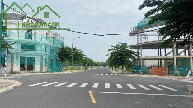 Nhà phố thương mại Hòa Lợi: Giá rẻ, pháp lý chuẩn, đầu tư là thắng!
Hoa Loi Commercial