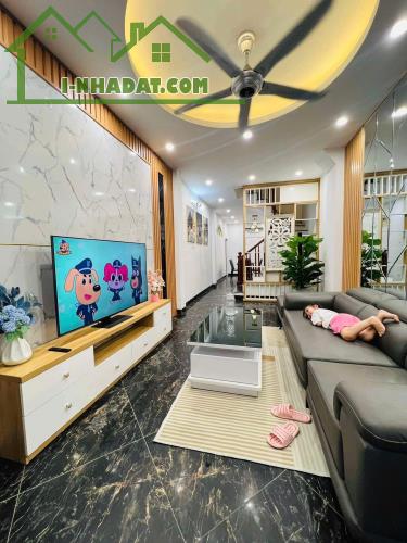 NHÀ ĐẸP _ 43/45M*5 TẦNG _ 15M RA Ô TÔ _ FULL NỘI THẤT XỊN _ GIÁ 7.1 TỶ ( Có Thương Lượng ) - 2