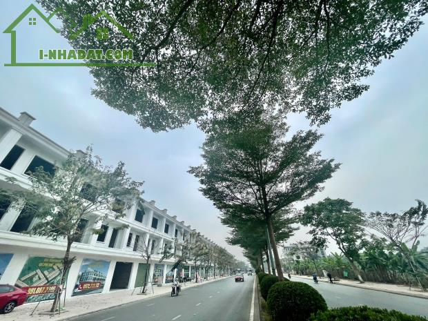 Bán nhà trục 40m mặt đường lớn cách cầu Tứ Liên và Vin Cổ Loa chỉ hơn 9km. lh 0973681053. - 2