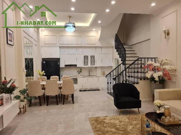 BÁN NHÀ ĐẸP TẠ QUANG BỬU -HBT -NGÕ RỘNG 1 NHÀ RA PHỐ -23M * 5 TẦNG NHỈNH 6 TỶ.