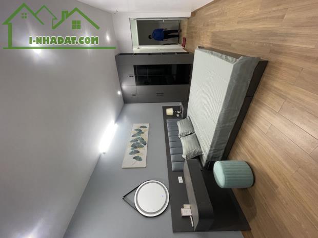 Hiếm, Bán nhà đẹp Ngọc Thuỵ - Long Biên - Ô tô Tránh - Gần chợ, công viên, 40m2,5 tầng