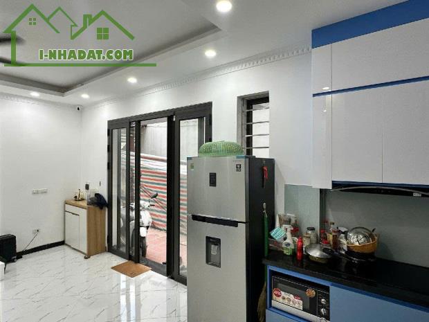 nhà ngõ 192 Tam trinh, 5 Tầng sẵn ở,dt 36 m2 ,sổ đỏ, giá 5 tỷ 8 - 3