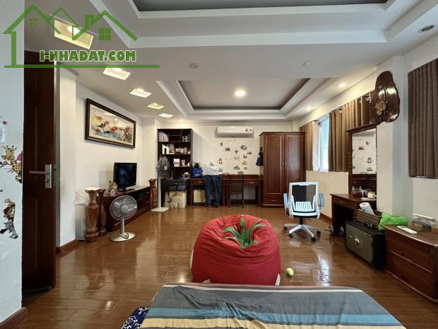 Chính chủ cần tiền bán gấp nhà mới tân trang Huỳnh Tấn Phát, Quận 7, 83M2, 4T - 3