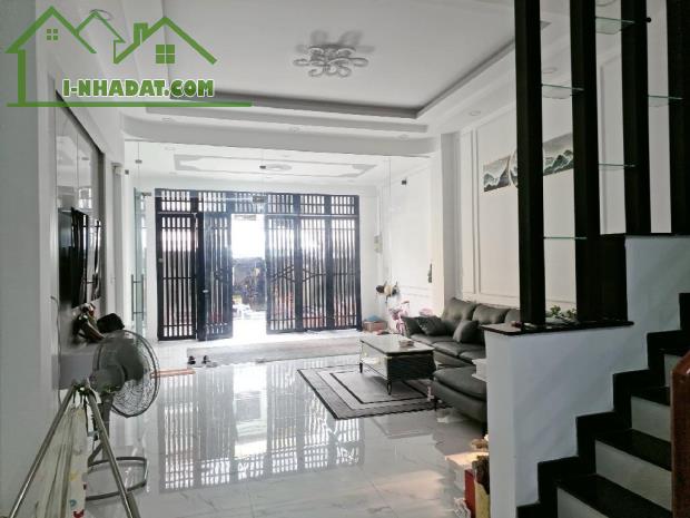 Bán nhà đẹp lung linh ở ngay Âu Dương Lân, xe hơi ngủ nhà, 68m2, SHR, HCĐ, chỉ nhỉnh 11 tỷ