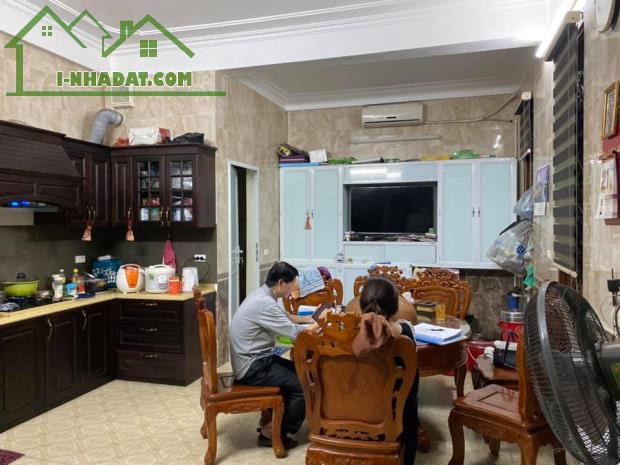 Nhà ở Trung Văn cạnh Làng Việt Kiều Châu Âu, ô tô lùi cửa, 60m2, 11 tỷ